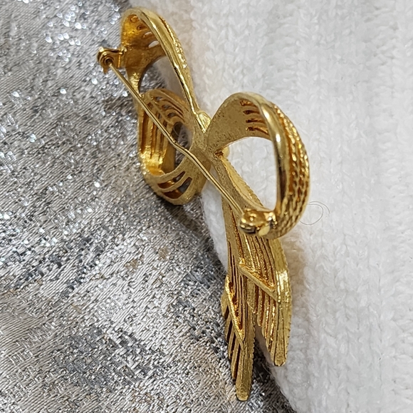 Classic Gold plated Bow Tie Brooch 🎀 - Picture 4 of 6